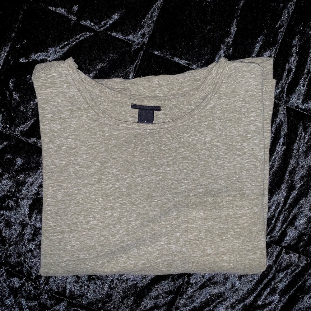 Light green pocketed tee!
